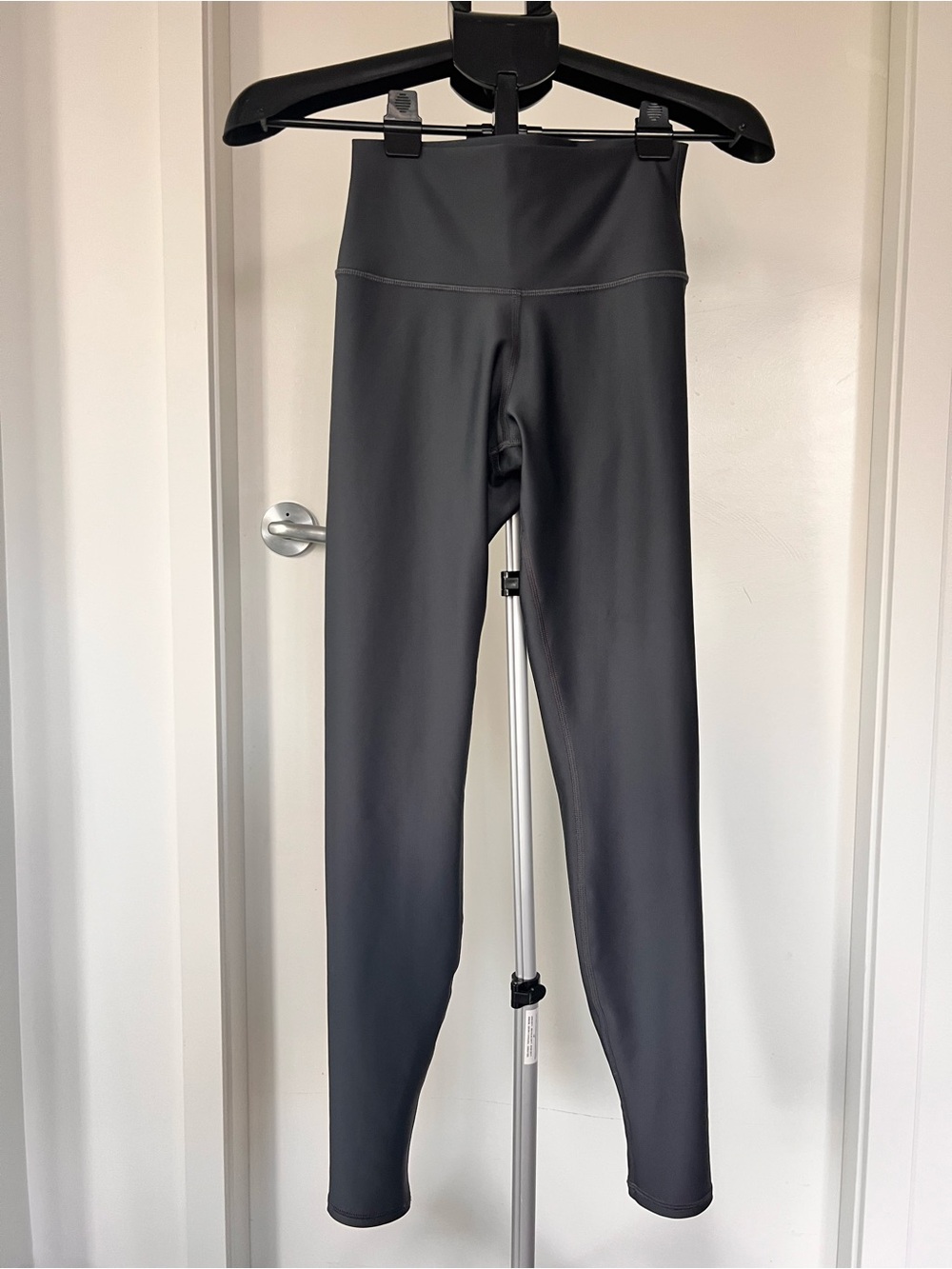 ALO Yoga Grey High-Waist Leggings with Subtle Logo